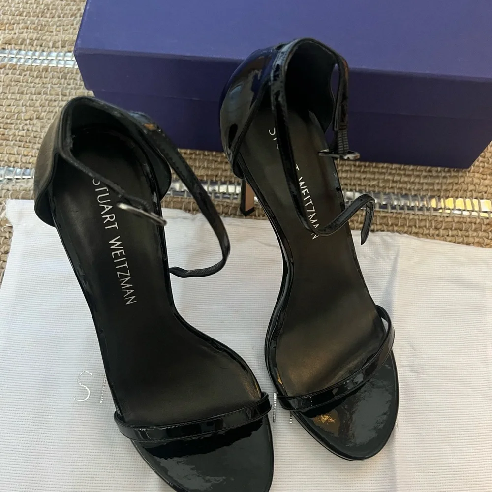 Stuart Weitzman Nudist Black Patent Heel - Picture 4 of 7